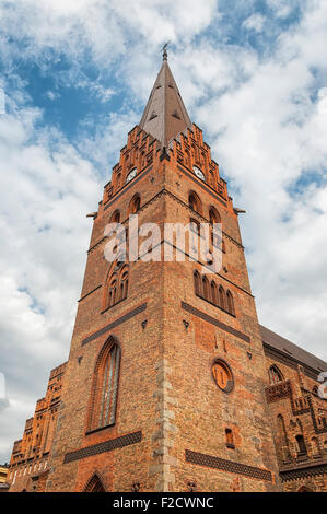 Ein Bild von der mittelalterlichen Kirche St. Peter in der schwedischen Stadt Malmö. Stockfoto