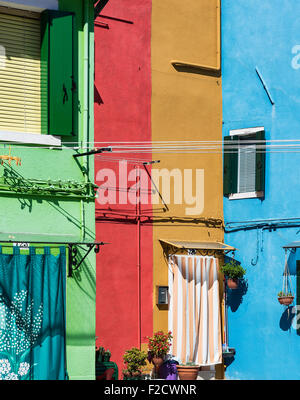 Bunte Haus Fassaden in der venezianischen Dorf Fischerinsel Burano, Italien Stockfoto