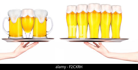 Kellnerinnen mit Tablett mit helles Bier Isoalted auf weißem Hintergrund Stockfoto