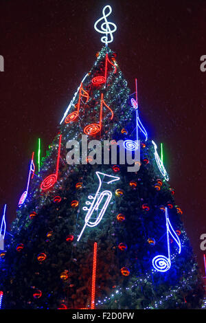 Der Weihnachtsbaum auf dem Rathausplatz am 24. Dezember 2014 in Vilnius, Litauen Vilnius Stockfoto