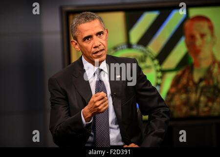 US-Präsident Barack Obama beantwortet Fragen von Service-Mitglieder, die im Ausland stationiert, während eine weltweite Truppe sprechen 11. September 2015 in Fort Meade, Maryland. Stockfoto