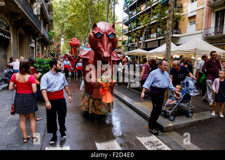 Eine Fiesta in der Rambla del Poblenou, Barcelona, Katalonien, Spanien Stockfoto