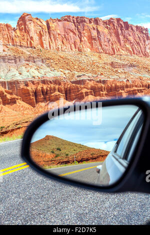 Straße in einem Spiegel, Capitol Reef National Park, USA. Stockfoto