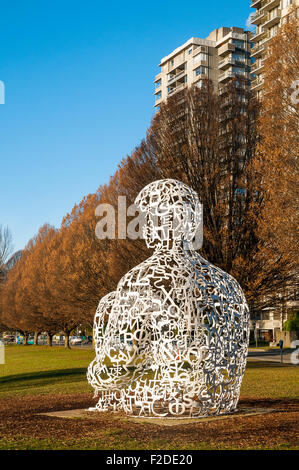 Wir, 2008, (Vancouver Biennale) Skulptur von Jaume Plensa, Sunset Beach, Vancouver, Britisch-Kolumbien, Kanada Stockfoto