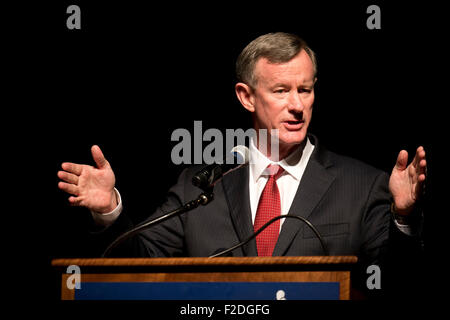 Austin, Texas, USA. 16. Sep, 2015. Ehemalige Admiral William McRaven beschreibt spezielle Operationen und der CIA bei einem daylong Symposium "The President Daily Brief", die einen Einblick in die Bereitstellung von Intelligenz für Präsidenten John F. Kennedy und Lyndon B. Johnson in den 1960er Jahren gab.  Die CIA freigegeben heute 2.500 Dokumente aus den Jahren Kennedy und Johnson. McRaven ist der gegenwärtige Kanzler der UT Austin. Bildnachweis: Bob Dämmrich/Alamy Live-Nachrichten Stockfoto