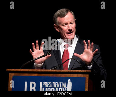 Austin, Texas, USA. 16. Sep, 2015. Ehemalige Admiral William McRaven beschreibt spezielle Operationen und der CIA bei einem daylong Symposium "The President Daily Brief", die einen Einblick in die Bereitstellung von Intelligenz für Präsidenten John F. Kennedy und Lyndon B. Johnson in den 1960er Jahren gab.  Die CIA freigegeben heute 2.500 Dokumente aus den Jahren Kennedy und Johnson. McRaven ist der gegenwärtige Kanzler der UT Austin. Bildnachweis: Bob Dämmrich/Alamy Live-Nachrichten Stockfoto