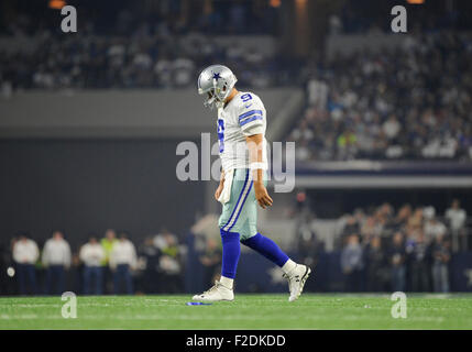 Sep 13, 2015: Dallas Cowboys-Quarterback Tony Romo #9 während der NFL Football-Spiel zwischen den New York Giants und die Dallas Cowboys im AT&T Stadium in Arlington, TX Dallas besiegt New York 27-26 Albert Pena/CSM Stockfoto