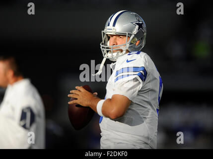 Sep 13, 2015: Dallas Cowboys-Quarterback Tony Romo #9 während der NFL Football-Spiel zwischen den New York Giants und die Dallas Cowboys im AT&T Stadium in Arlington, TX Dallas besiegt New York 27-26 Albert Pena/CSM Stockfoto