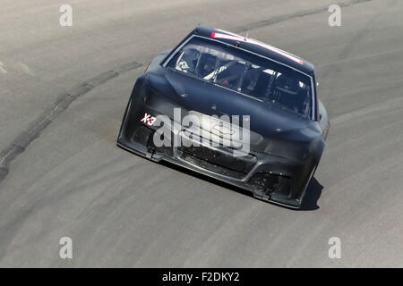 Kansas City, KS, USA. 16. Sep, 2015. Kansas City, KS - Sep 16, 2015: Die NASCAR Sprint Cup Series Teams nehmen an der Strecke für die NASCAR-Test auf dem Kansas Speedway in Kansas City, KS. Bildnachweis: Csm/Alamy Live-Nachrichten Stockfoto