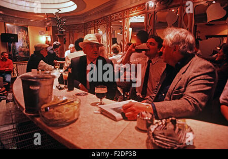 Davy Byrnes moralische Pub, Dublin während der Begehung des James Joyce Bloomsday im "Ulysses", 16. Juni 1904, Irland Stockfoto