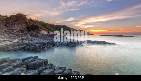 Sonnenaufgang am riesigen Damm Stockfoto