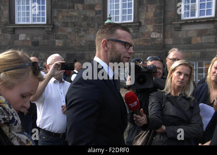 Kopenhagen, Dänemark. 16. September 2015. Joachim B. Olsen dänischer Politiker vom dänischen Liberalen Allianz-Parteien-Gesprächen zur dänischen Taxi Fahrer Demonstrant, dass Uber rechts- und gesund für Innovation und Wettbewerb für Taxi-Branche sein wird. Stockfoto