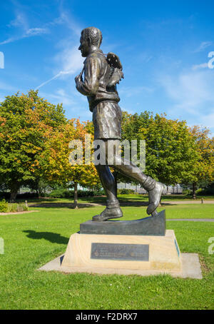 Statue Fußballer und berühmte Manager, Brian Clough, im Albert Park Middlesbrough. England. UK Stockfoto