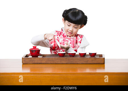 Glückliches Mädchen, die Tee-Zeremonie durchführen Stockfoto