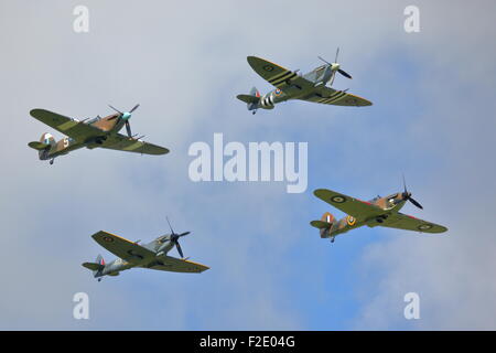 Spitfires und Hurricanes gedenken das 75. Jubiläum der Luftschlacht um England in Goodwood-Flugplatz Stockfoto