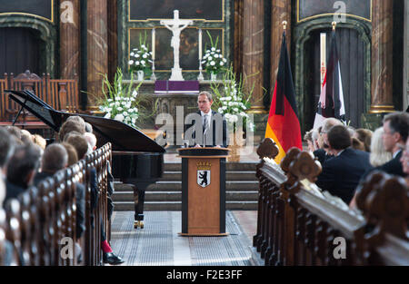 Berlin, Deutschland. 17. Sep, 2015. Berlins Regierender Bürgermeister Michael Müller (SPD) spricht während eines Ereignisses gedenken für Egon Bahr, in Berlin, Deutschland, 17. September 2015. Den langjährigen Freund von Willy Brandt und Ehrenbürger von Berlin starb 20. August 2015. Bildnachweis: Dpa picture Alliance/Alamy Live News Stockfoto