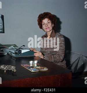 Deutsche Plant und Tänzerin Gisela Uhlen, Deutschland 1970er Jahre. Die deutsche Schauspielerin und Tänzerin Gisela Uhlen, Deutschland 1970. 6x6-Dia 98 Stockfoto