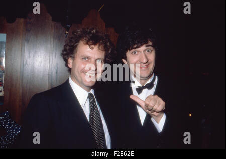 Der Deutsche Schauspieler Und Fernsehmoderator Ilja Richter (Rechts), 1980er Jahre Deutschland. Deutscher Schauspieler und TV-Moderator Ilja Richter (rechts), Deutschland der 1980er Jahre. 24x36DiaV100 Stockfoto