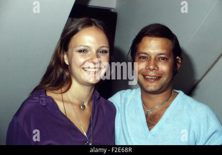 Der Deutsche Synchronsprecher Und Schauspieler Oliver Grimm Mit Freundin Sabine Biber, 1980er Jahre Deutschland. Deutsche Synchronsprecher Schauspieler Oliver Grimm mit Freundin Sabine Biber, Deutschland der 1980er Jahre. 24x36Dia218 Stockfoto