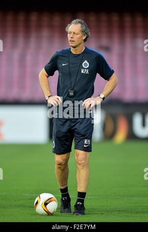 Neapel, Italien. 16. Sep, 2015. Europa League-Fußball-Pressekonferenz und Teamtraining für FC Brügge. Preud Michel Cheftrainer des FC Brügge nimmt Last-Minute-Praxis für seine Spieler Credit: Action Plus Sport/Alamy Live News Stockfoto