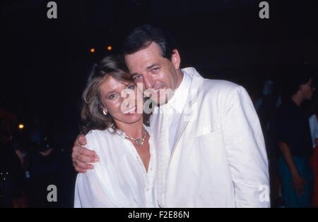 Der Deutsche Musikproduzent Ralph Siegel Mit Ehefrau, 1970er Jahre Deutschland. Deutscher Musikproduzent Ralph Siegel mit seiner Frau, Deutschland der 1970er Jahre. 24x36DiaV28 Stockfoto