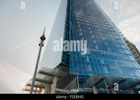 Einen niedrigen Winkel-Blick auf die Scherbe in London, Vereinigtes Königreich. Stockfoto