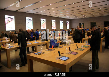 8. November 2013 - BERLIN: der Apple Store am Kurfürstendamm in Berlin. Stockfoto