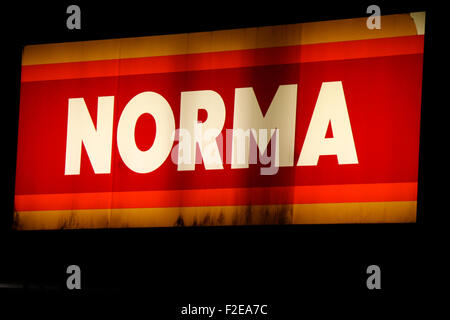 NOVEMBER 2013 - BERLIN: Marken: das Logo des Discounters "Norma", Berlin. Stockfoto