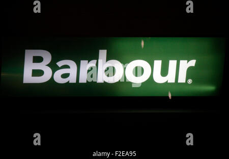 NOVEMBER 2013 - BERLIN: Marken: das Logo der Firma "Barbour', Berlin. Stockfoto