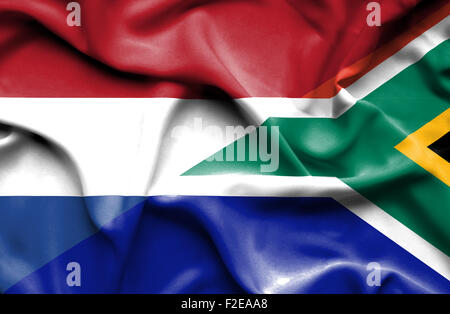 Wehende Flagge von Südafrika und Stockfoto