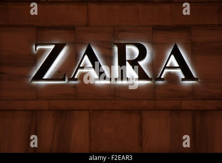 NOVEMBER 2013 - BERLIN: Marken: das Logo der Firma "Zara", Berlin. Stockfoto