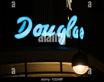 NOVEMBER 2013 - BERLIN: Marken: das Logo der Firma "Douglas", Berlin. Stockfoto