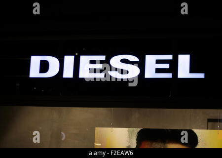 NOVEMBER 2013 - BERLIN: Marken: das Logo der Firma "Diesel", Berlin. Stockfoto