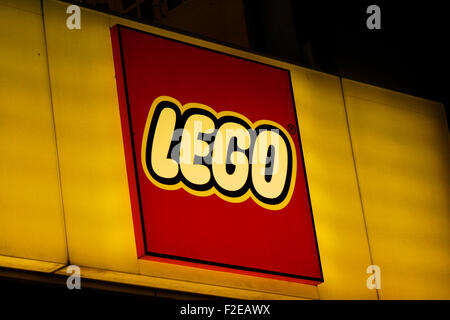 NOVEMBER 2013 - BERLIN: Marken: das Logo der deutschen Firma "Lego", Berlin. Stockfoto