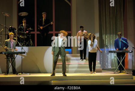 SIMPLY RED UK Gruppe mit Mick Hucknall auf Vocals und Fritz McIntyre auf der rechten Seite an den Keyboards ca. 1986 Stockfoto