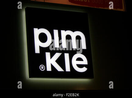 NOVEMBER 2013 - BERLIN: Marken: das Logo der Bekleidungshersteller "Pimkie", Berlin. Stockfoto