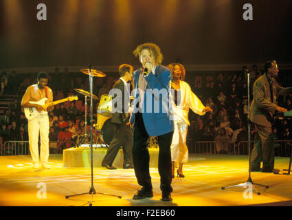 SIMPLY RED UK-Gruppe mit Mick Hucknall auf Vocals und Fritz McIntyre auf der rechten Seite über 1986 Stockfoto