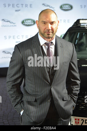 Frankfurt am Main, Deutschland. 15. September 2015. US-amerikanischer Schauspieler Dave Bautista kümmert sich um die "James Bond Jaguar Party" auf der International Motor-Ausstellung (IAA) in Frankfurt. / picture Alliance/Alamy Live News Stockfoto