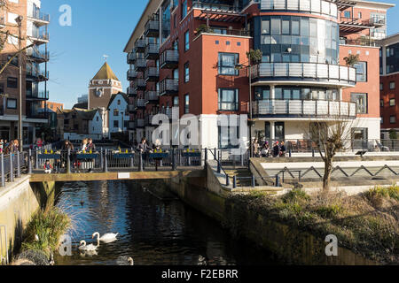 Charter-Kai Wohnanlage Apartments mit Blick auf die Themse, Kingston upon Thames, Surrey, UK Stockfoto