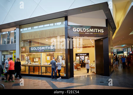 Goldschmied Juweliere renovierte laden in The Mall Golden Square Shopping Zentrum Warrington Cheshire Uk Menschen Massen viele crowde Stockfoto