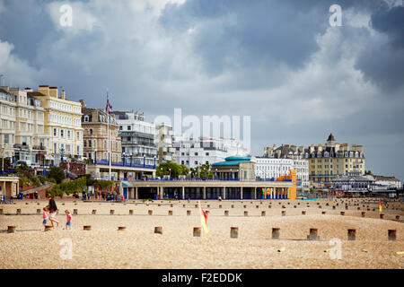 Hotels am Meer in in Eastbourne, East Sussex, auf der Süd Küste von England UK Großbritannien britische Großbritannien Europa Eu Stockfoto