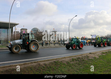 Traktoren Vor Dem Reichstag - Demonstration Unter Dem Motto "Wir Haben es Satt" Fuer Eine Oekologisch Vernuenftige Landwirtschaf Stockfoto