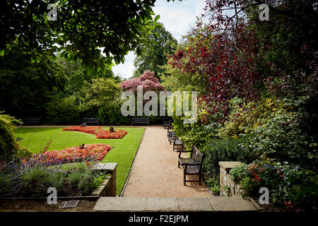 Pfarrhaus Gärten in Didsburyflower Betten blühen Blüte ordentlich hübschen Park öffnen Raum öffentliche Erholung Freizeit spielen spielen Stockfoto