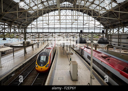 Manchester Piccadilly Bahnhof Manchester Piccadilly ist der wichtigste Bahnhof in Manchester, England. Als eröffnet Stockfoto