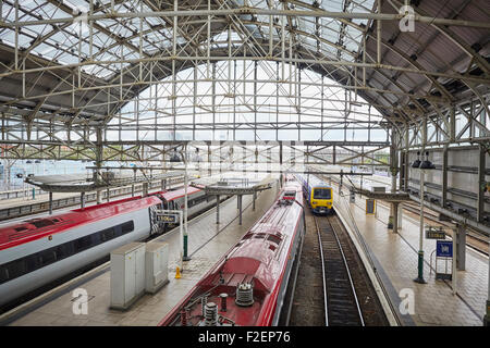 Manchester Piccadilly Bahnhof Manchester Piccadilly ist der wichtigste Bahnhof in Manchester, England. Als eröffnet Stockfoto