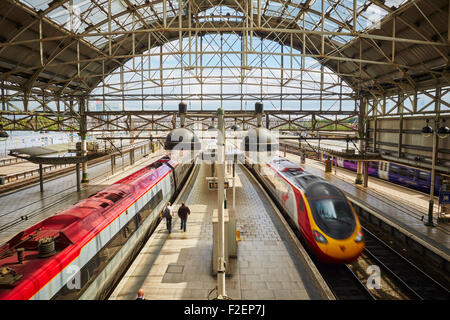 Manchester Piccadilly Bahnhof Manchester Piccadilly ist der wichtigste Bahnhof in Manchester, England. Als eröffnet Stockfoto