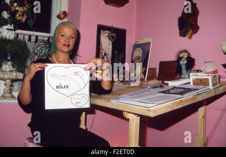 Deutsche plant Heidi Stroh, Deutschland 1980er Jahre. Deutsche Schauspielerin Heidi Stroh, Deutschland der 80er Jahre. 24 x 36 Ø 177 Stockfoto