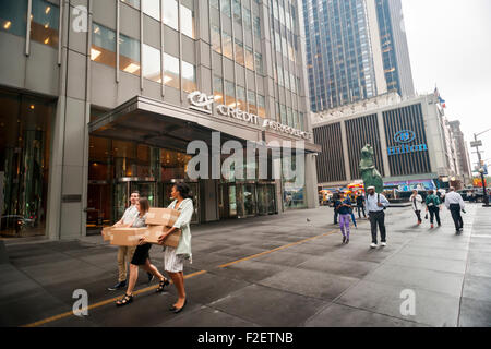 New Yorker Hauptquartier der französischen Bank, Crédit Agricole in Midtown Manhattan auf Donnerstag, 10. September 2015. Eine Vereinbarung zwischen Crédit Agricole und der Abteilung Der Gerechtigkeit wird berichtet, dass in der Nähe bei der Untersuchung von der Bank Umgang mit sanktionierten Länder wie Sudan und Iran. Die Siedlung wird gemunkelt, weniger als $ 1 Milliarde. (© Richard B. Levine) Stockfoto