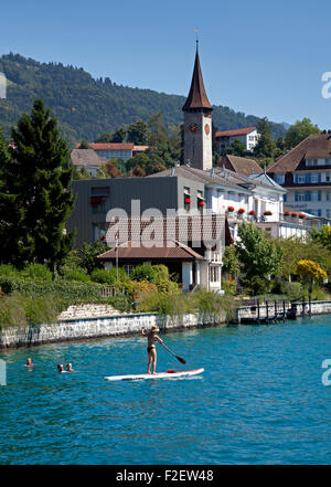 Paddle-boarding Hilterfingen See Thunersee, Schweiz Europa Stockfoto