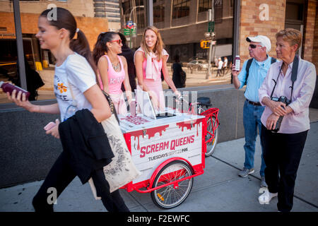 Promotion für "Scream Queens" Fernsehsendung außerhalb Frühjahr 2016 Fashion Week in Soho in New York auf Freitag, 11. September 2015. Nach einer Zwangsräumung von Lincoln Center NYFW mit dezentralisiert werden zeigt an mehreren Orten präsentiert. (© Richard B. Levine) Stockfoto